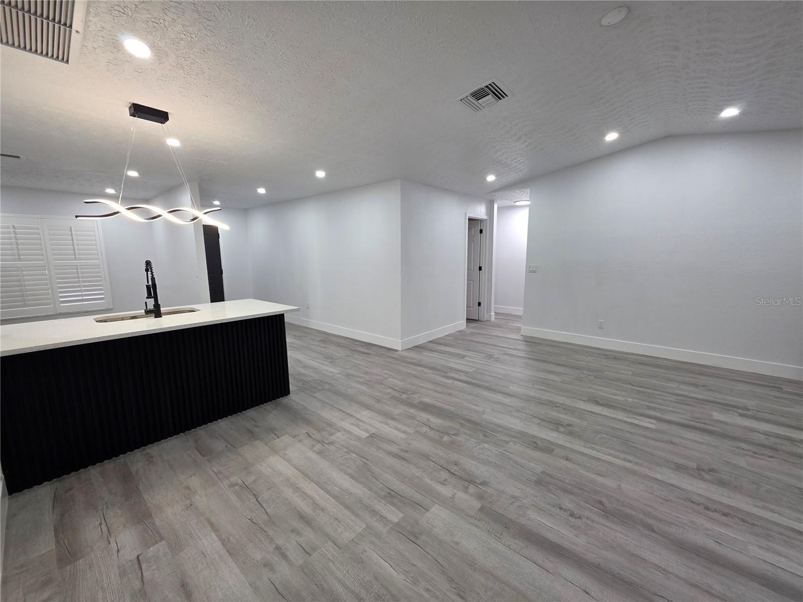 5044 ROANOKE DR — photo 19