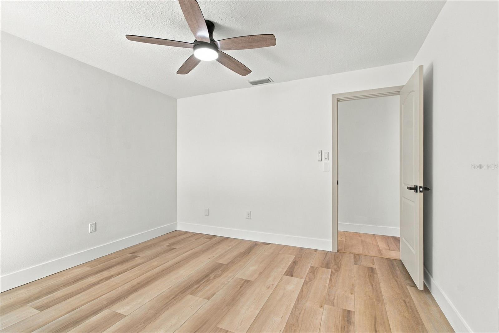 2942 CLUBHOUSE DR W — photo 31