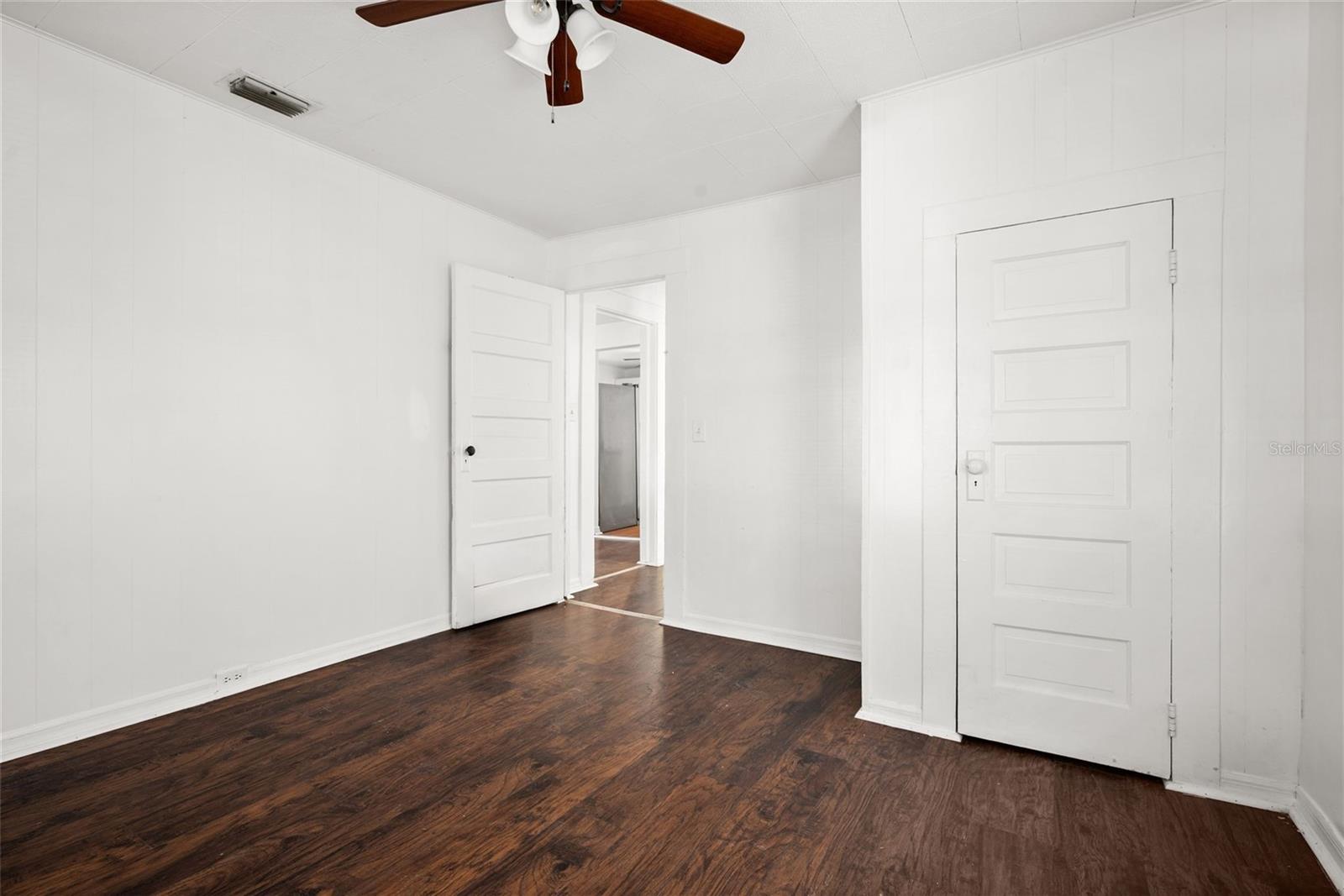 211 E CLUSTER AVE — photo 10