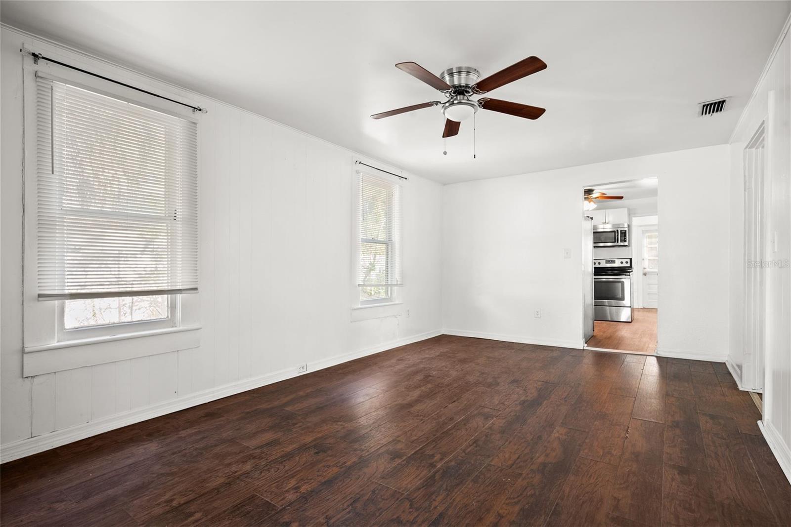 211 E CLUSTER AVE — photo 4