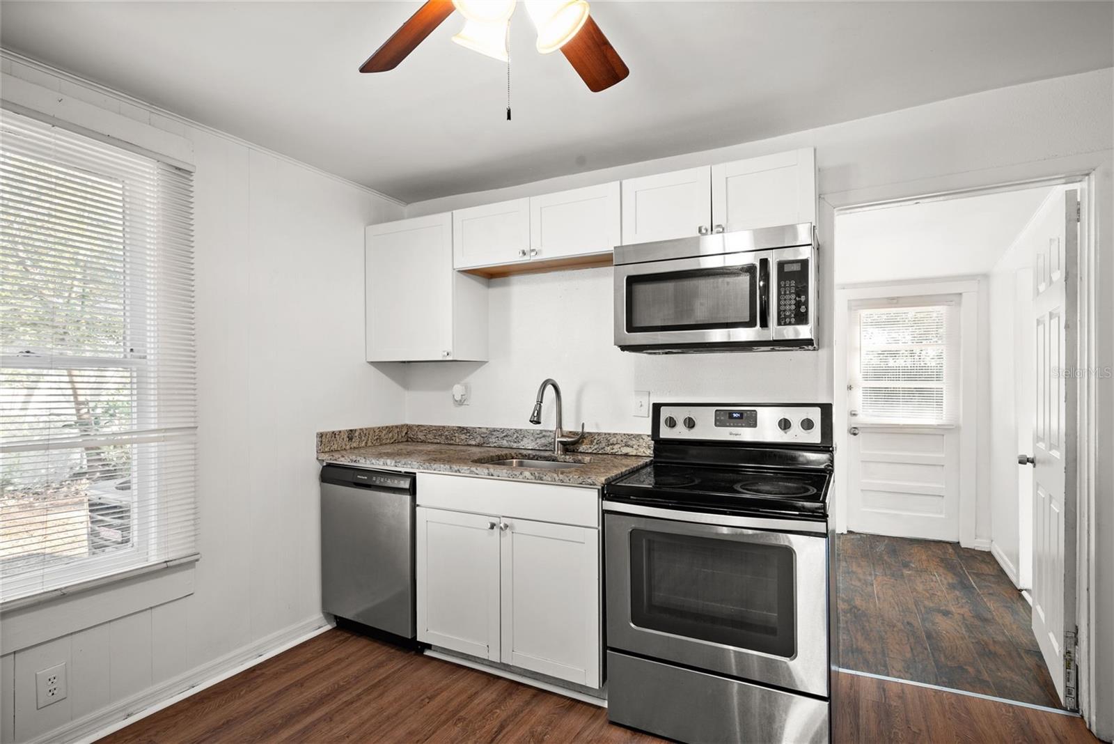 211 E CLUSTER AVE — photo 8