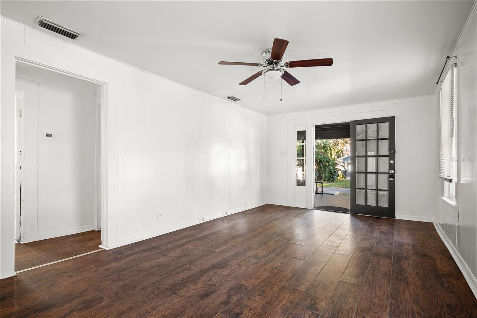211 E CLUSTER AVE — photo 6