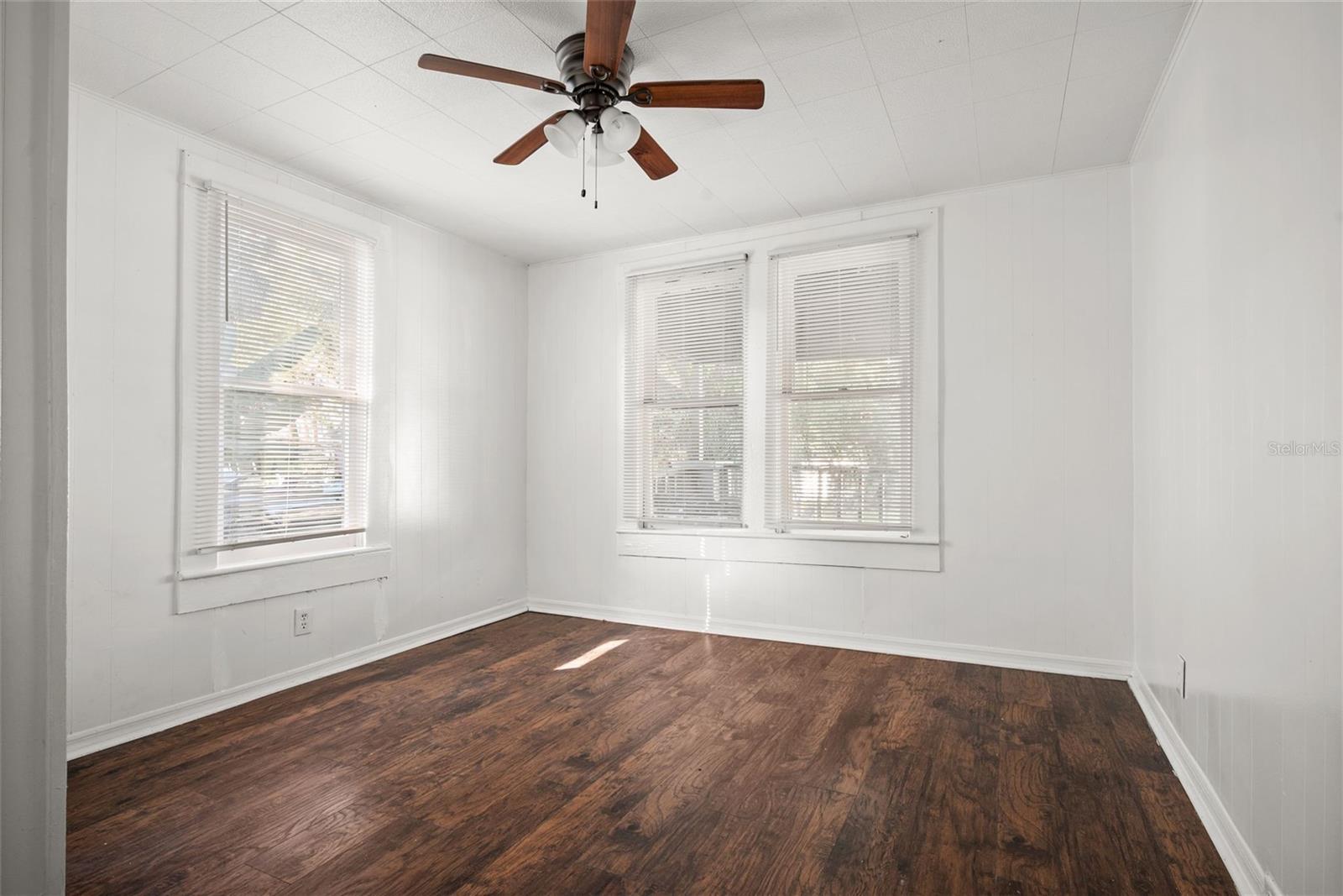211 E CLUSTER AVE — photo 9