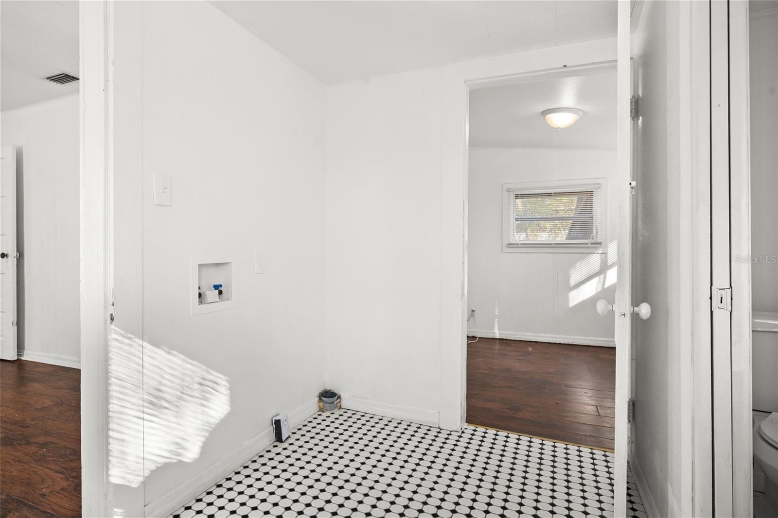 211 E CLUSTER AVE — photo 16