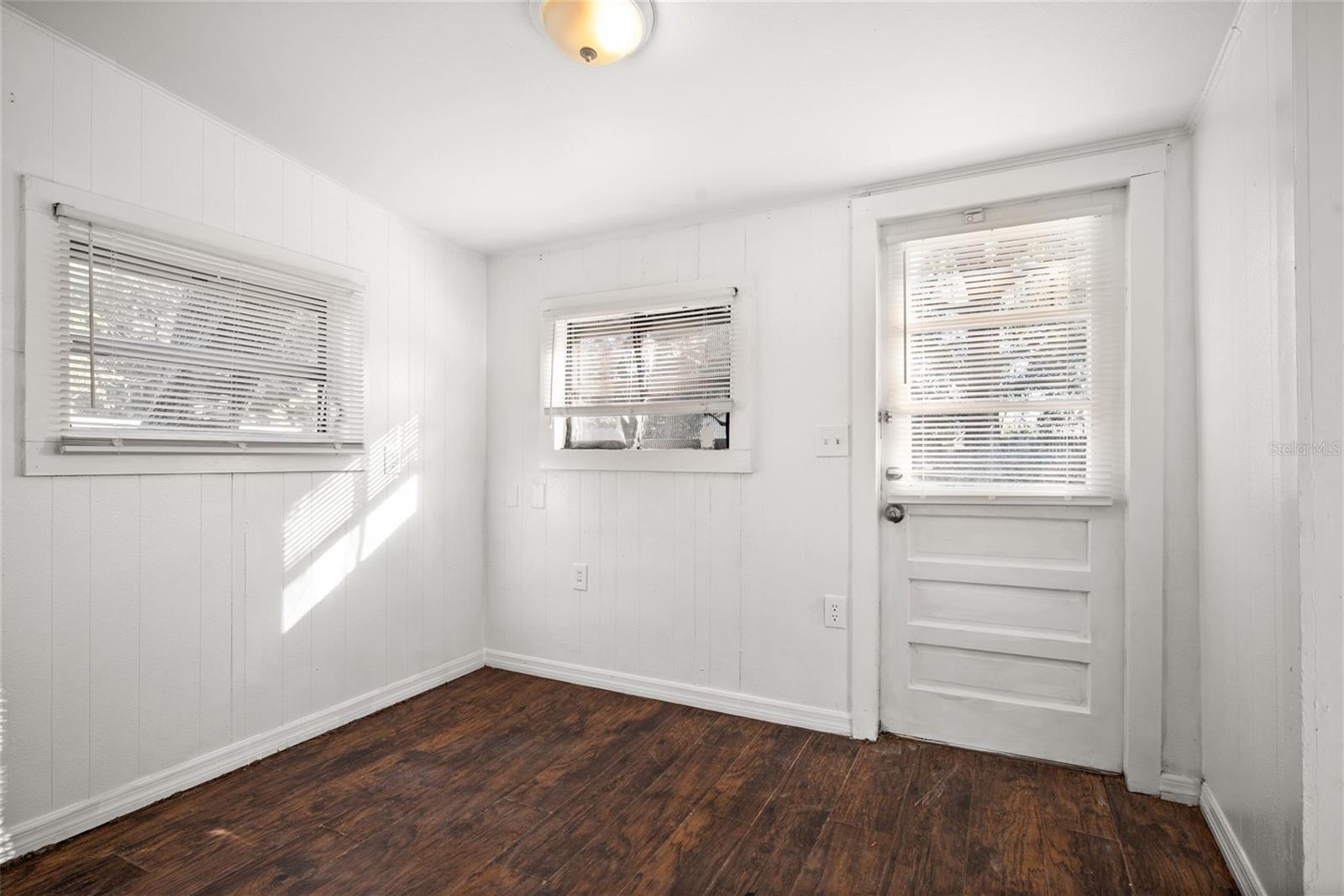 211 E CLUSTER AVE — photo 14