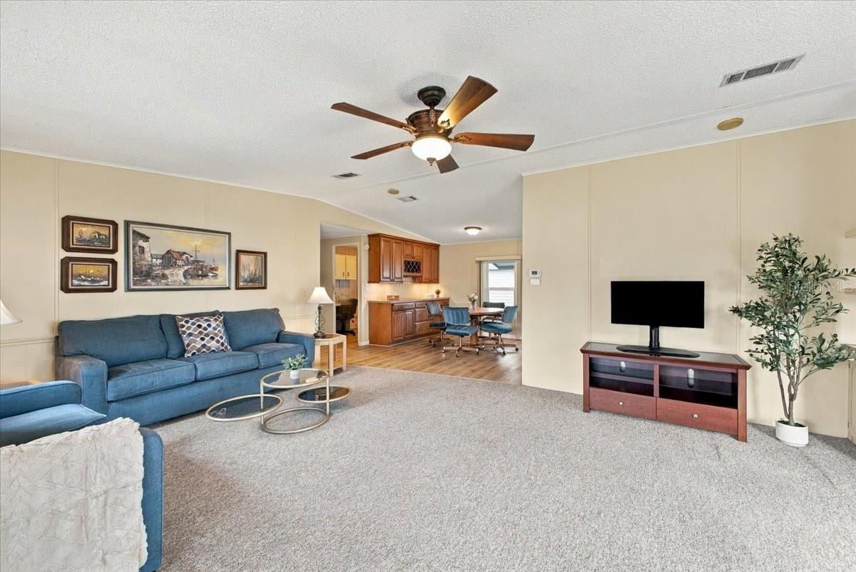 4 MEADOWLARK CIR — photo 12