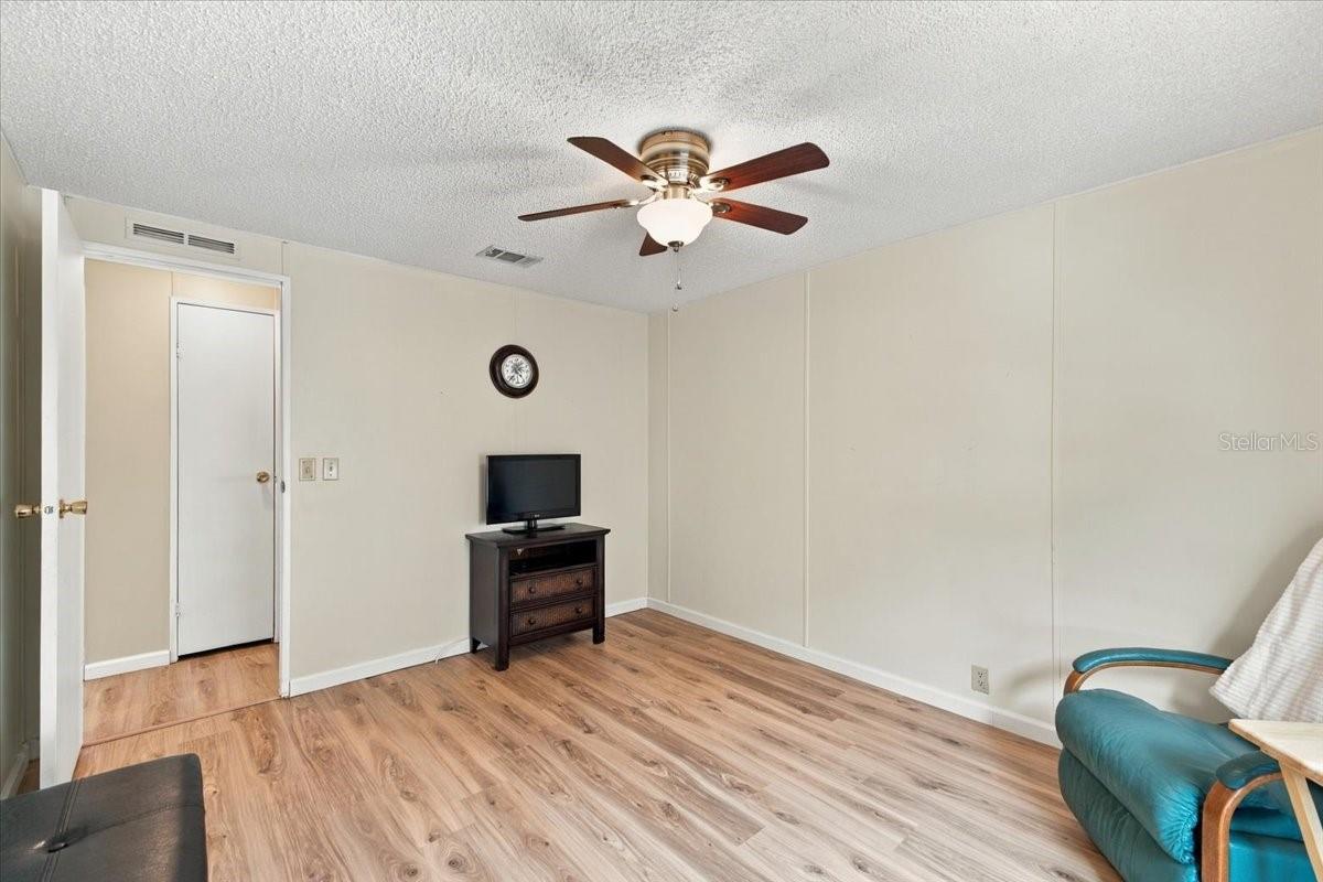4 MEADOWLARK CIR — photo 26