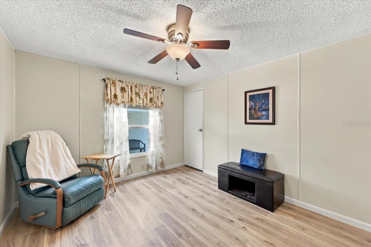 4 MEADOWLARK CIR — photo 25