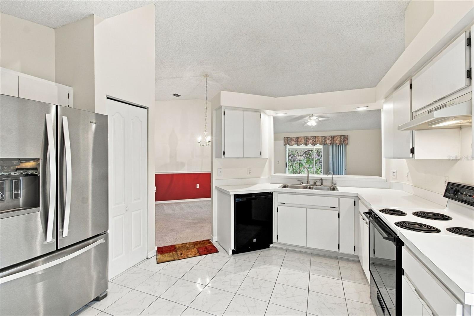 610 LAKEMONT DR — photo 3