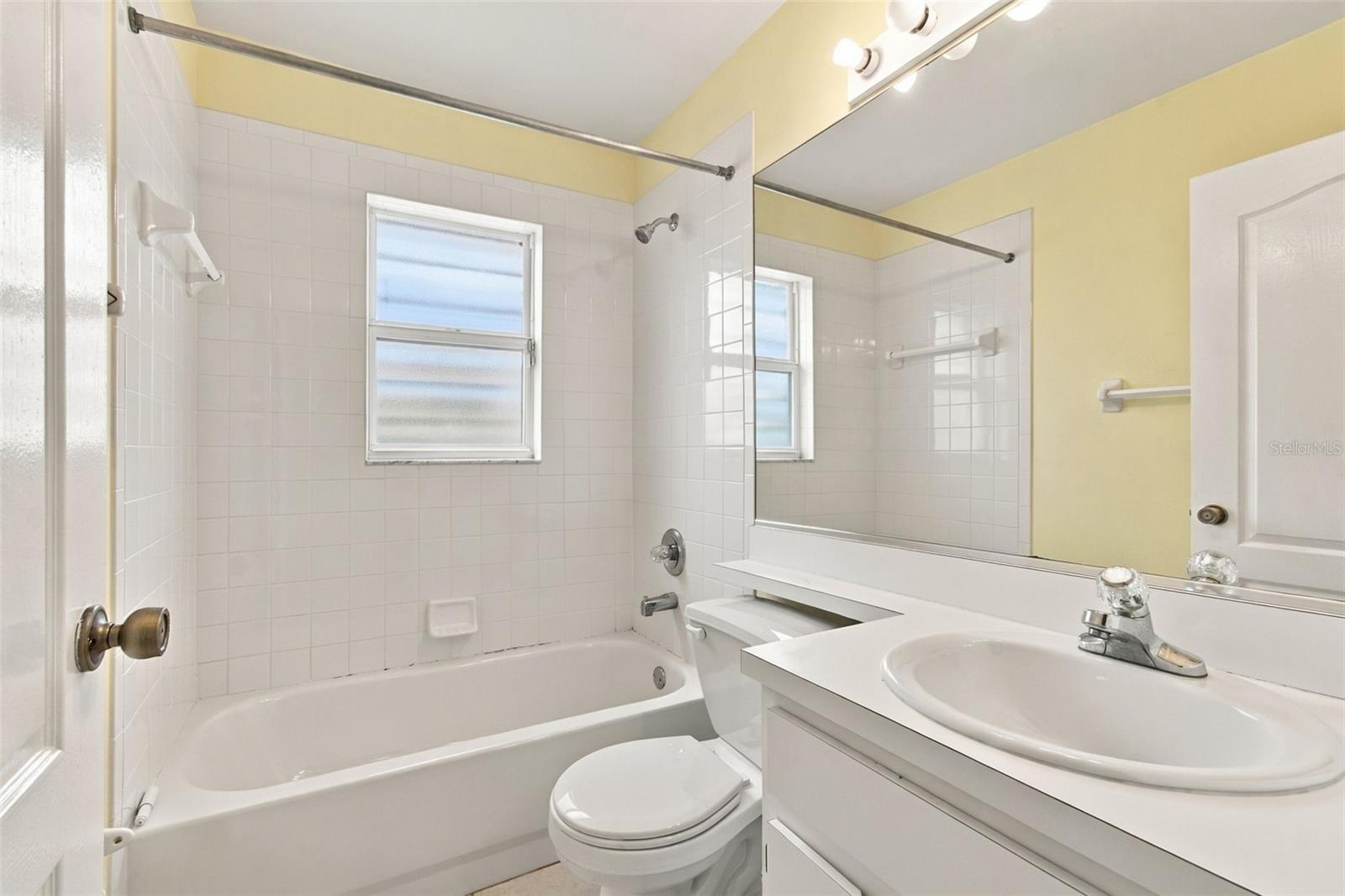 610 LAKEMONT DR — photo 11