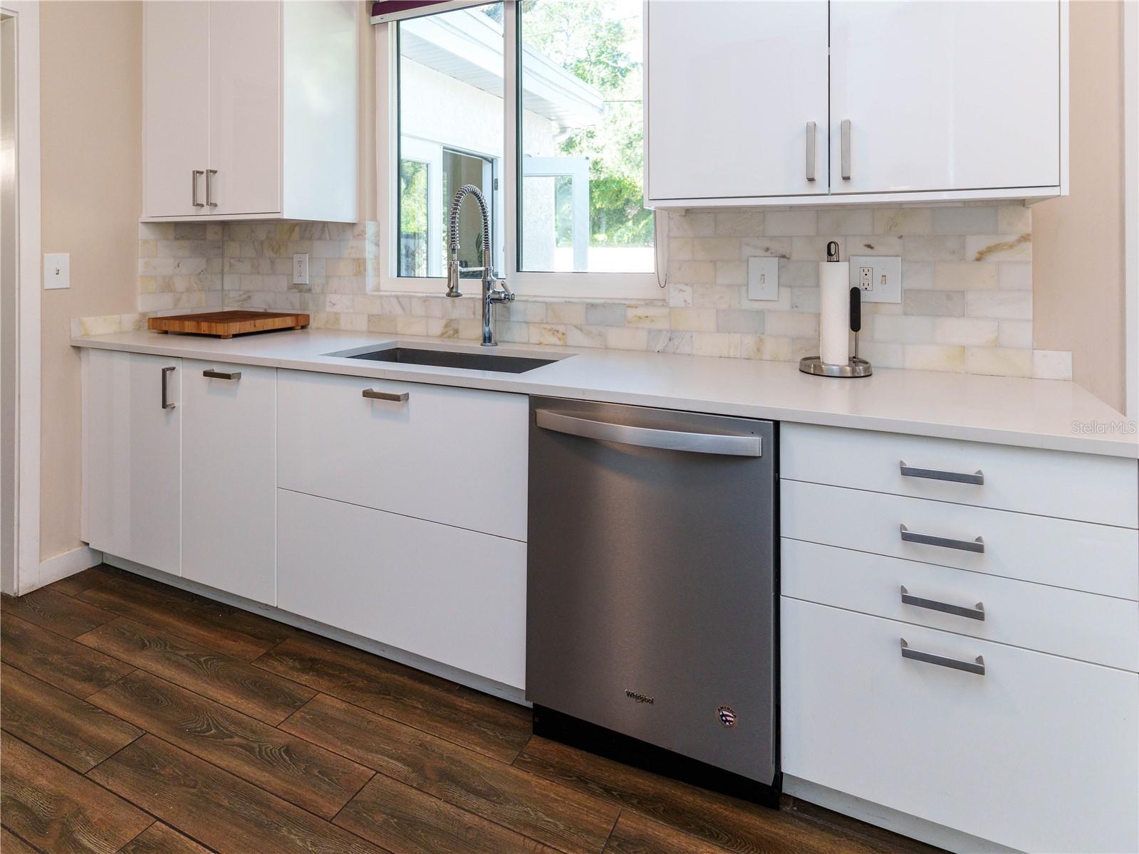 2633 W SUNSET DR — photo 14