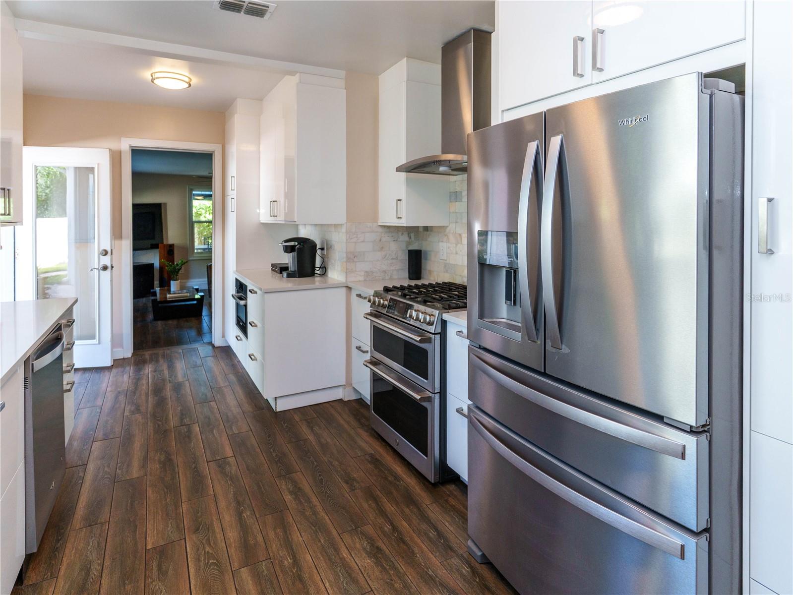2633 W SUNSET DR — photo 12