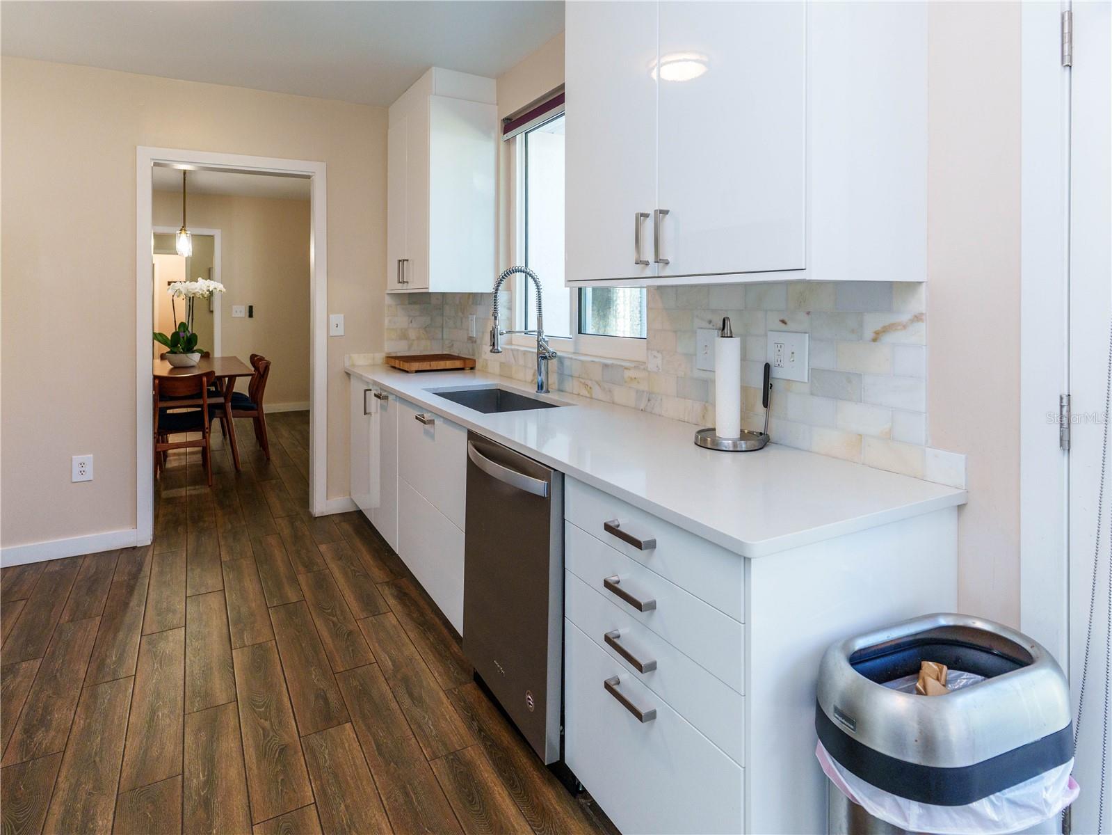 2633 W SUNSET DR — photo 17