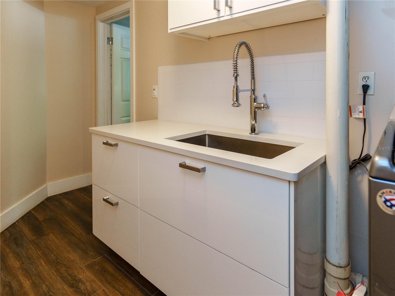 2633 W SUNSET DR — photo 36