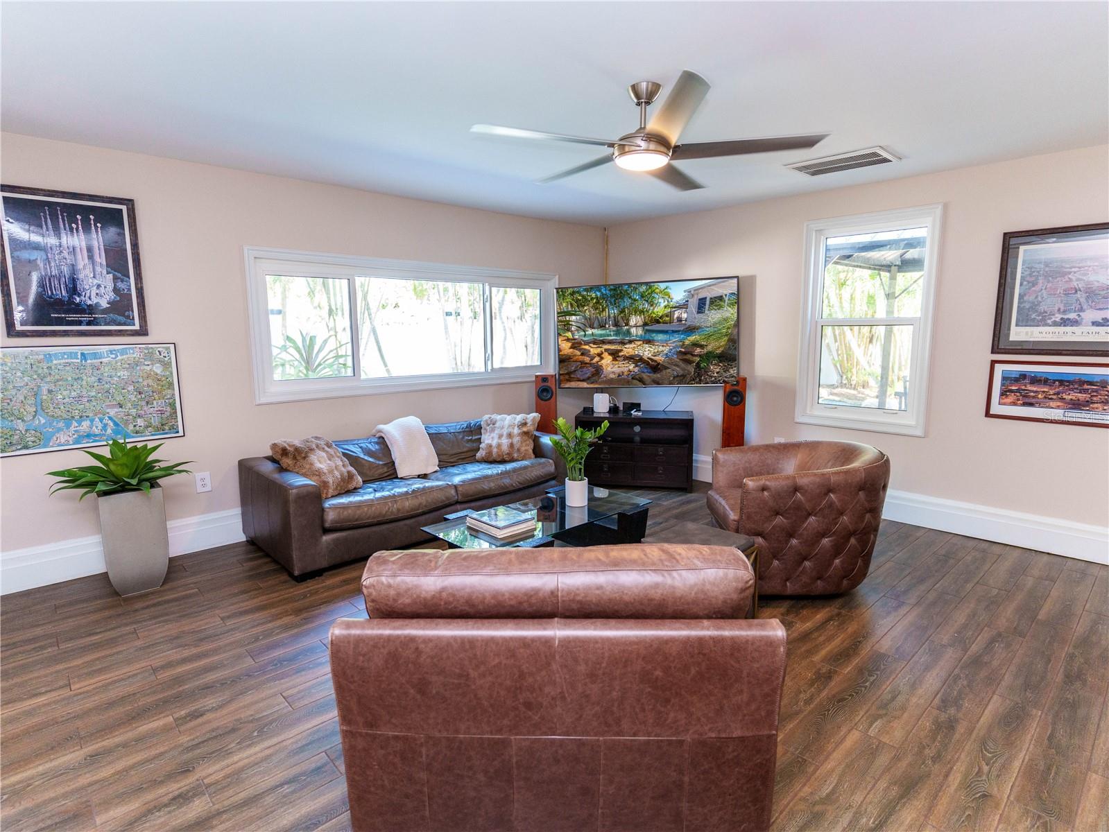 2633 W SUNSET DR — photo 19