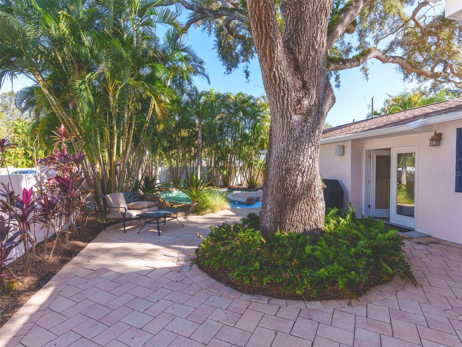 2633 W SUNSET DR — photo 39