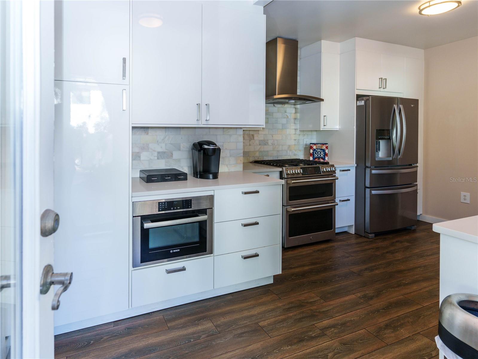 2633 W SUNSET DR — photo 15