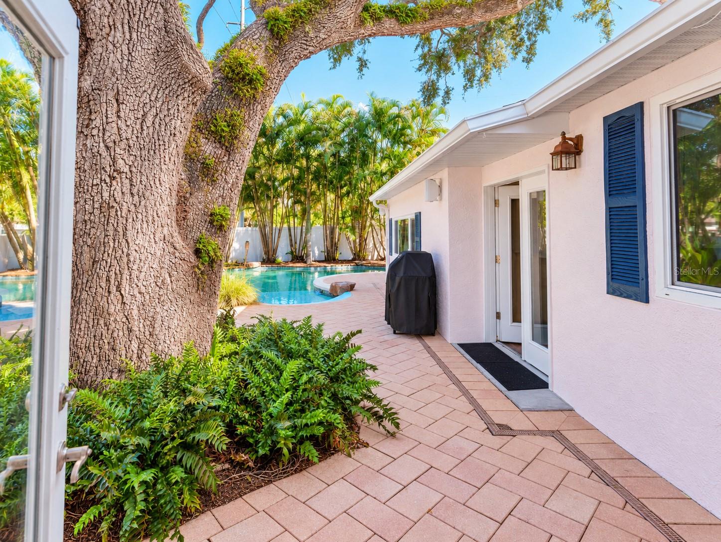 2633 W SUNSET DR — photo 37