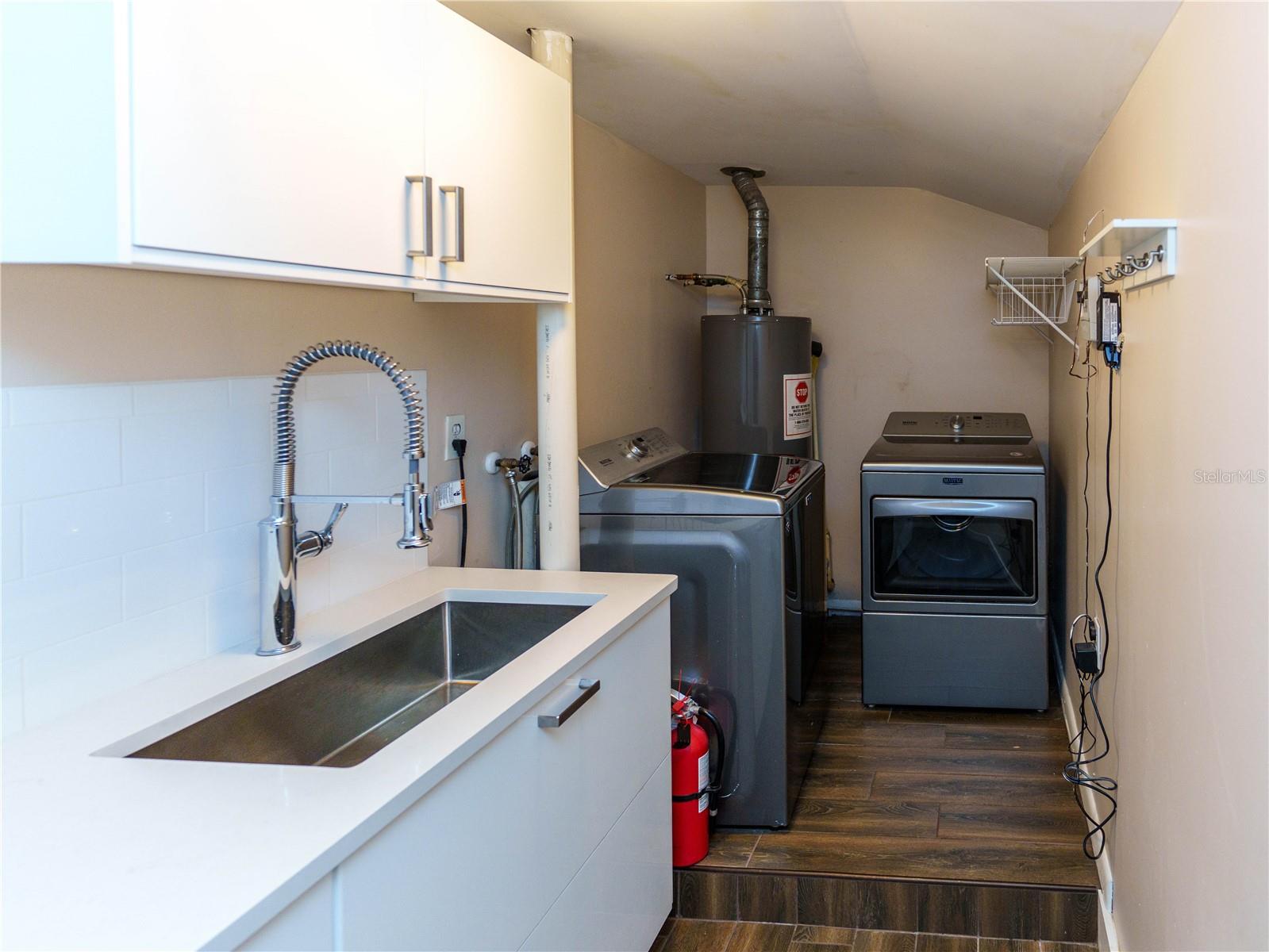 2633 W SUNSET DR — photo 35