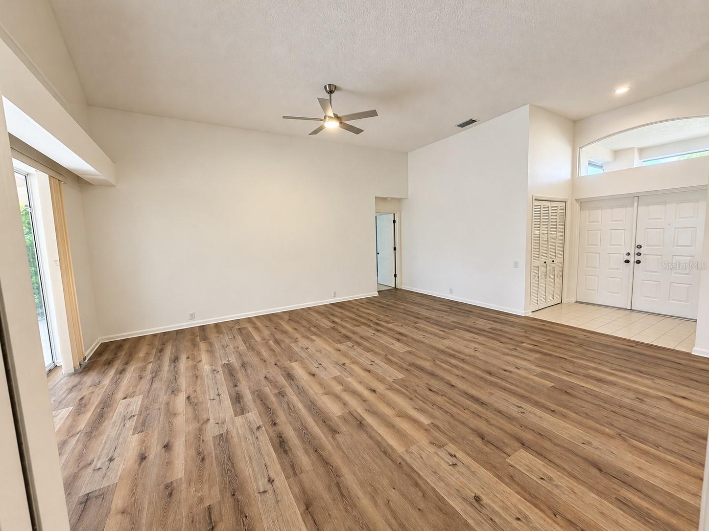 4871 WINTERHAVEN DR — photo 3