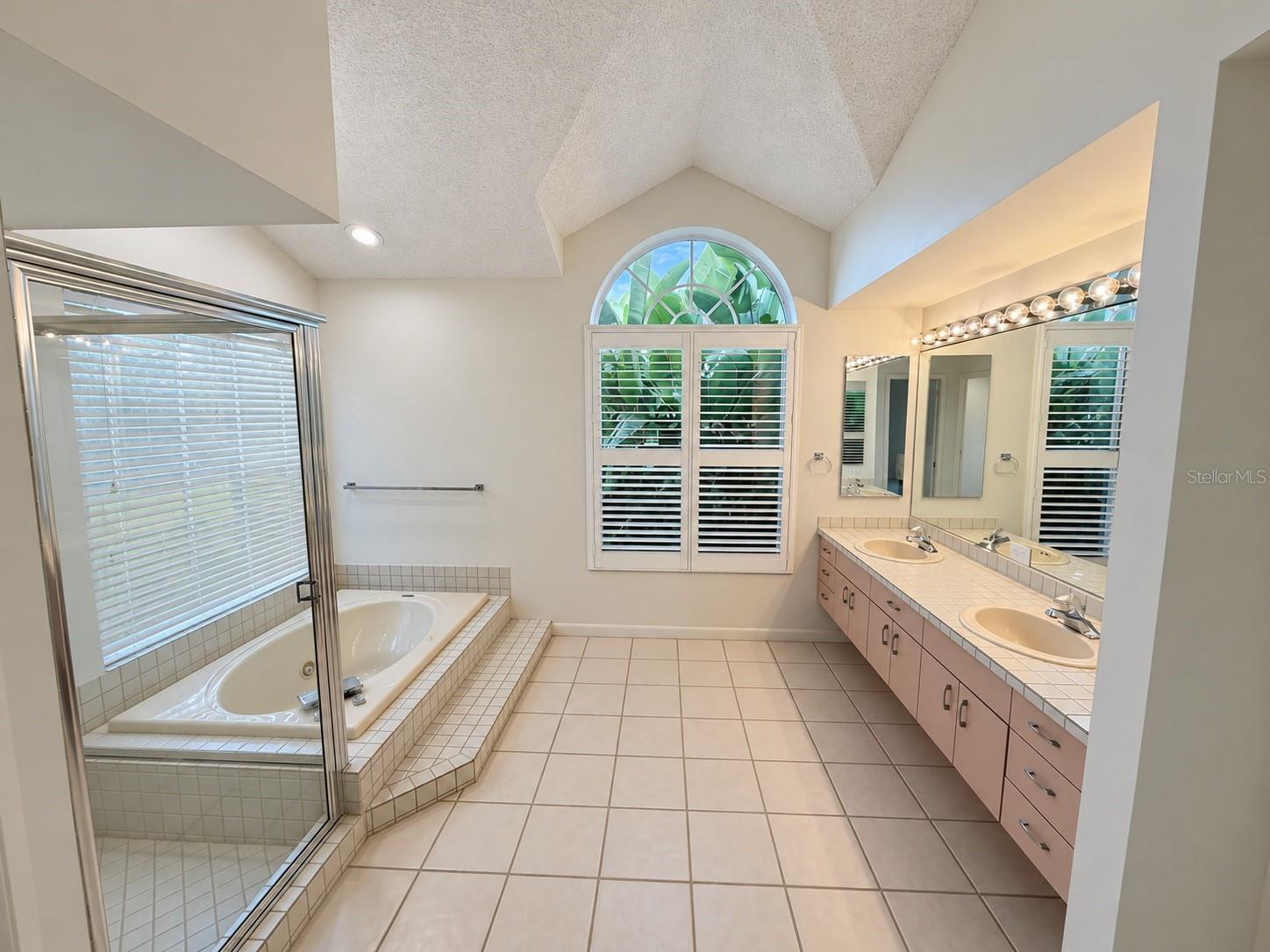 4871 WINTERHAVEN DR — photo 13