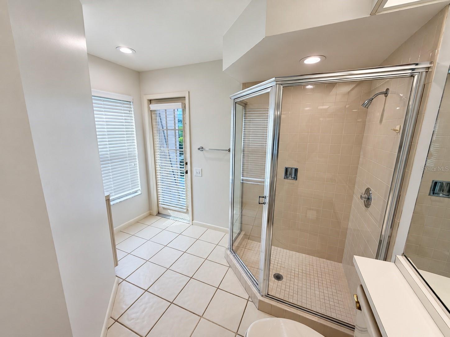 4871 WINTERHAVEN DR — photo 23