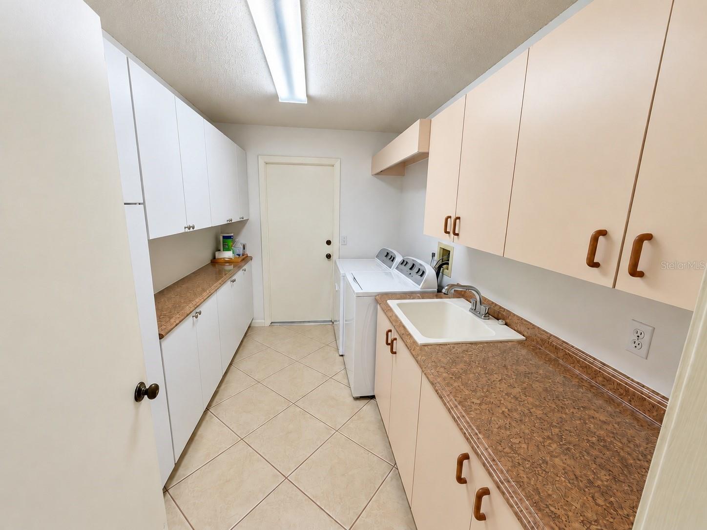 4871 WINTERHAVEN DR — photo 8