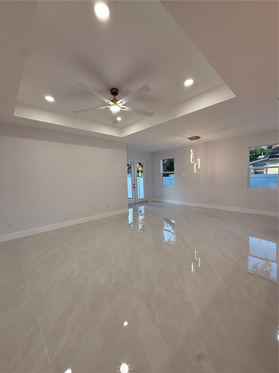 8606 N ALASKA ST — photo 17
