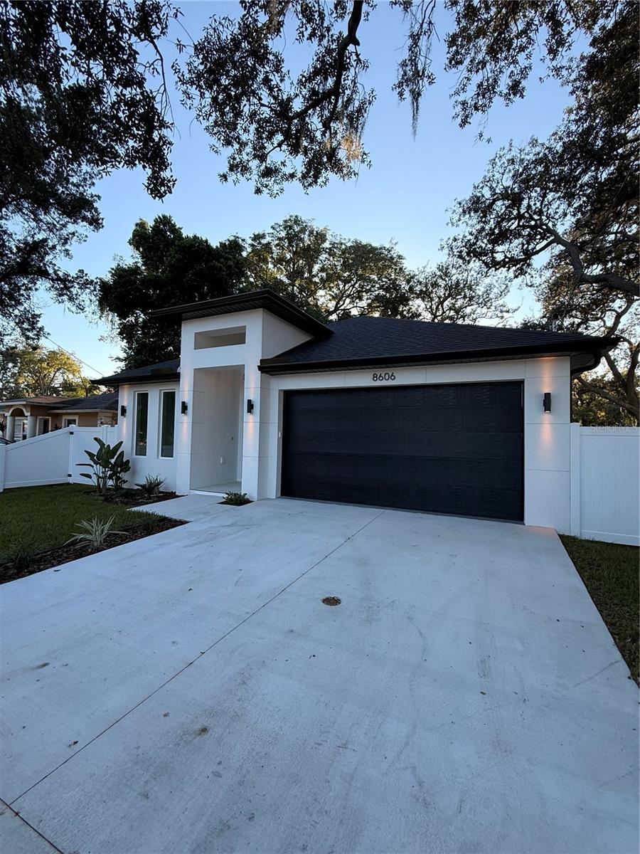 8606 N ALASKA ST — photo 3