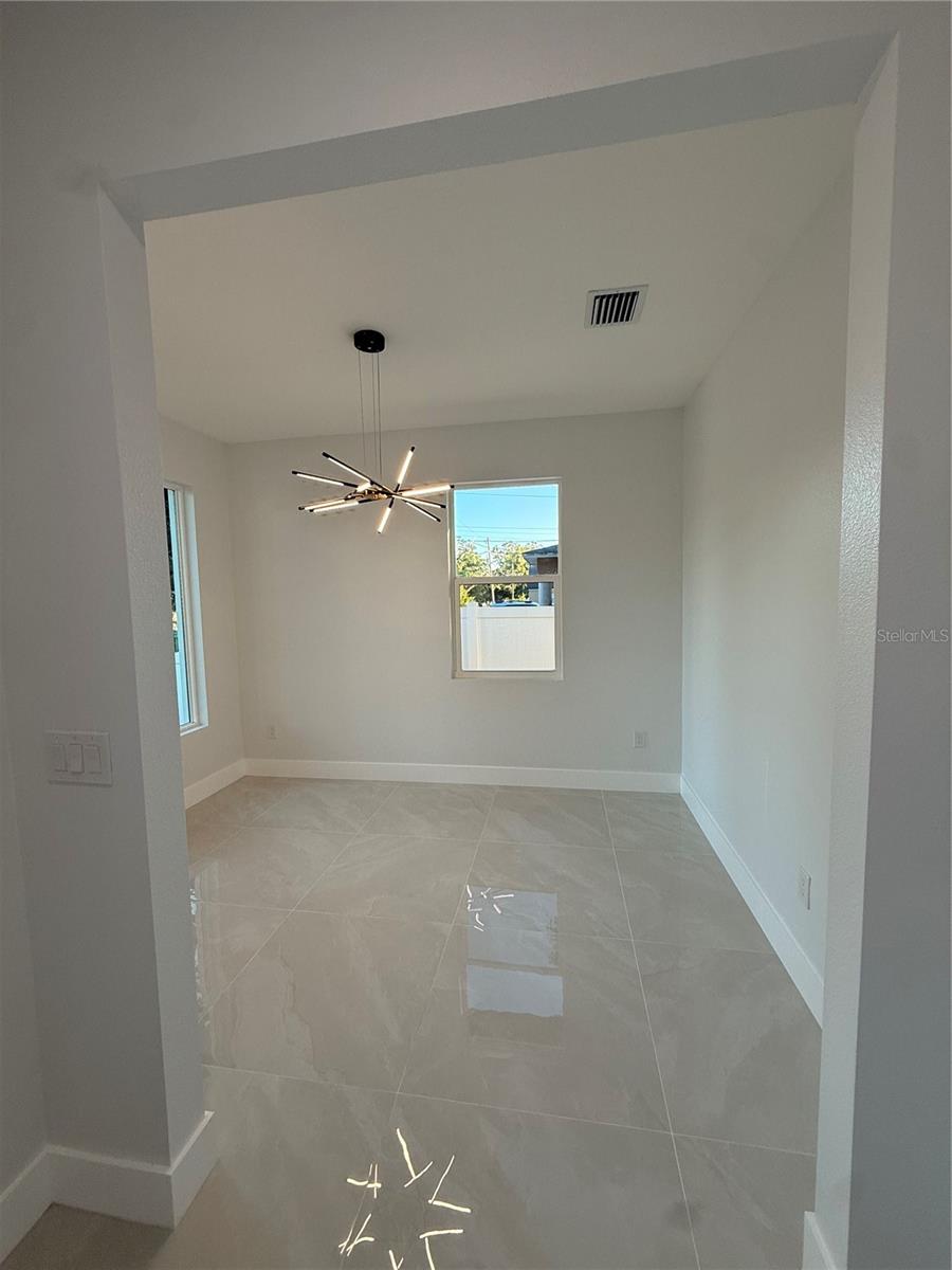 8606 N ALASKA ST — photo 7