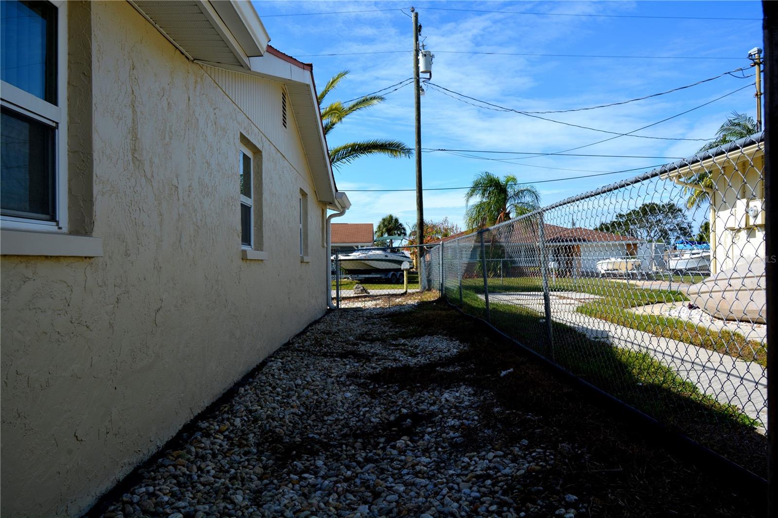 13738 MELANIE AVE — photo 37
