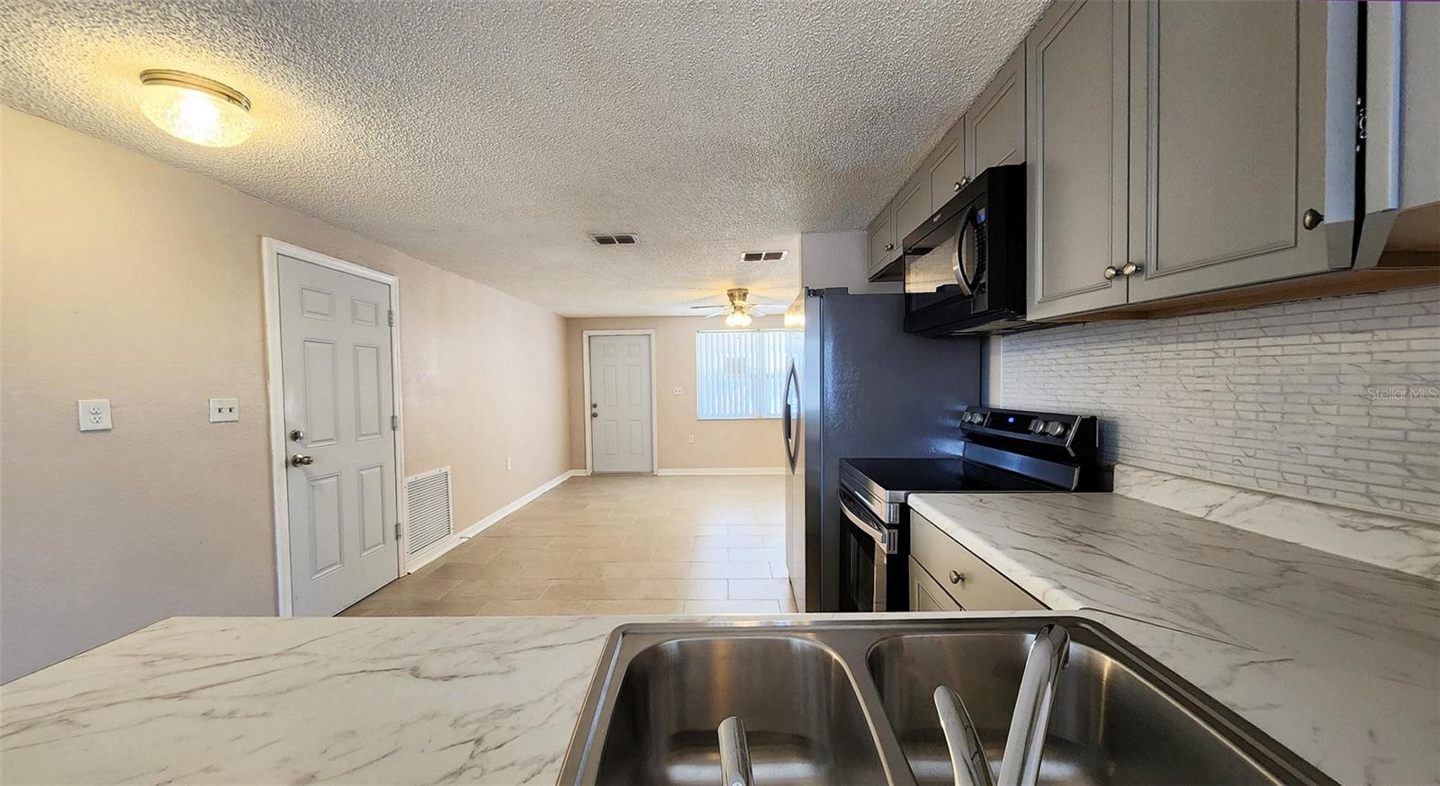 13738 MELANIE AVE — photo 7