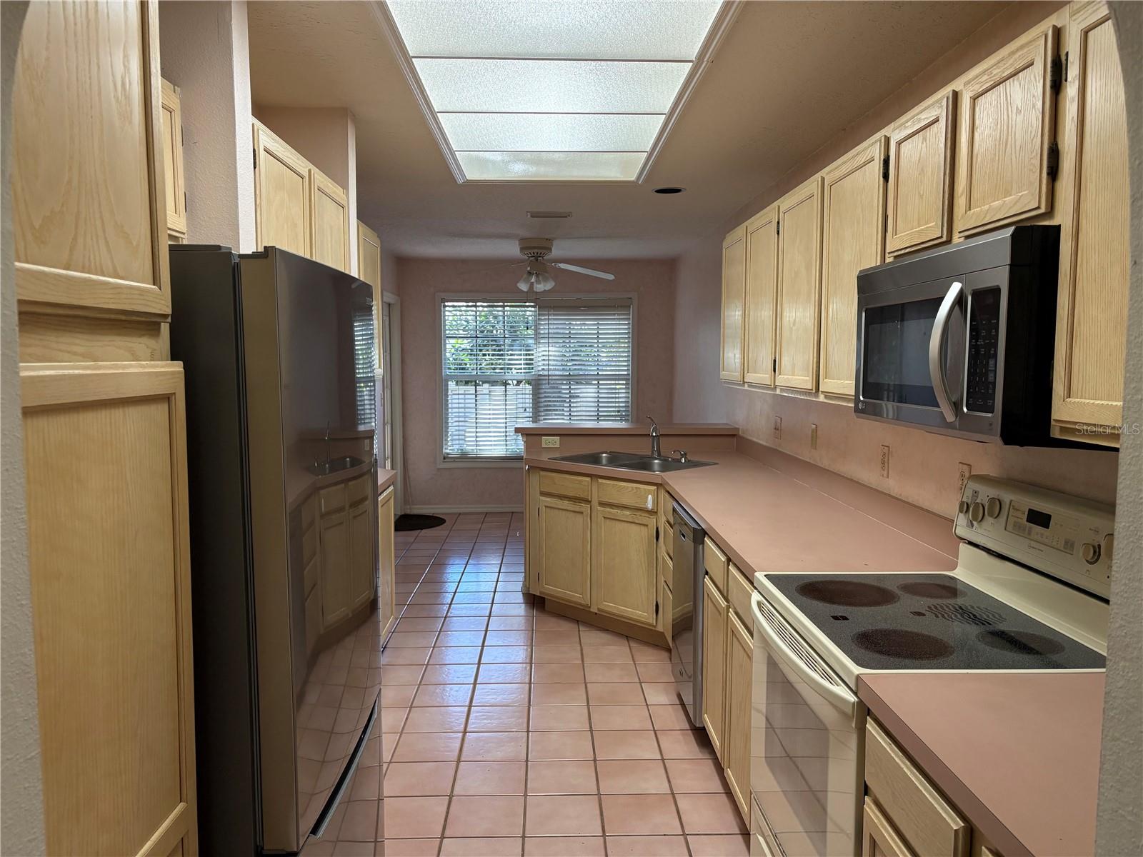 402 DATE PALM CT NE — photo 7
