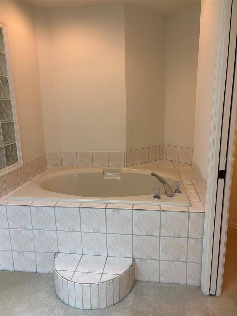 402 DATE PALM CT NE — photo 14