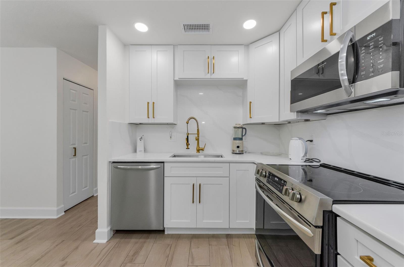 2700 BAYSHORE BLVD #5210 — photo 16