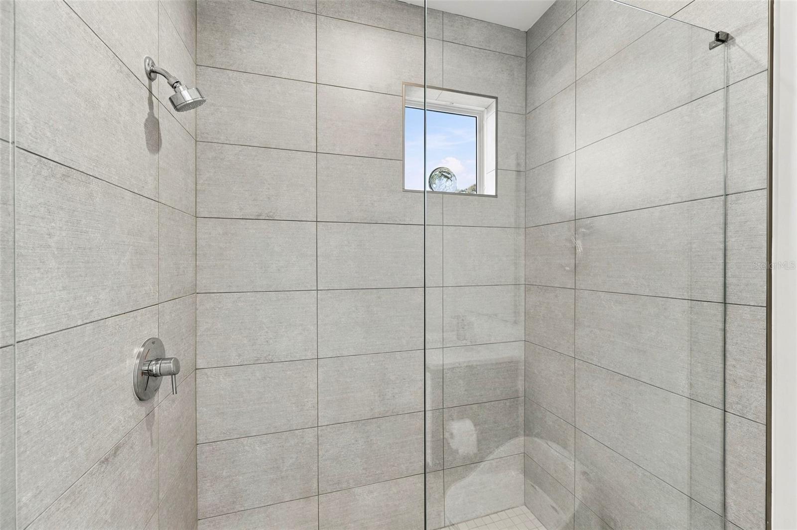 2423 2ND AVE N — photo 32