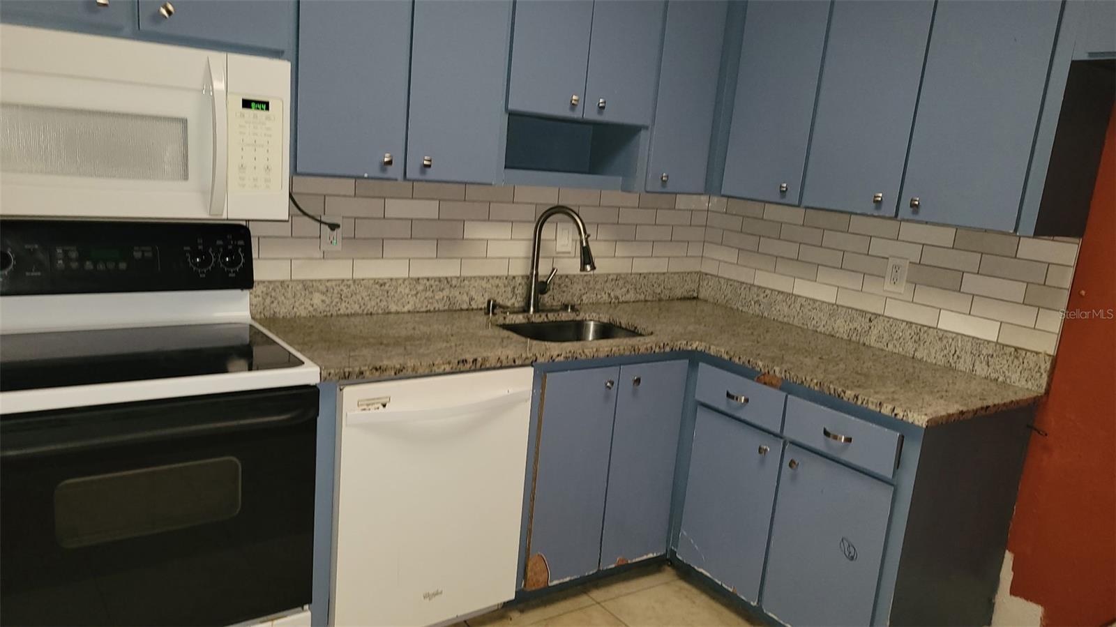 3205 FOX CHASE CIR N #101 — photo 2