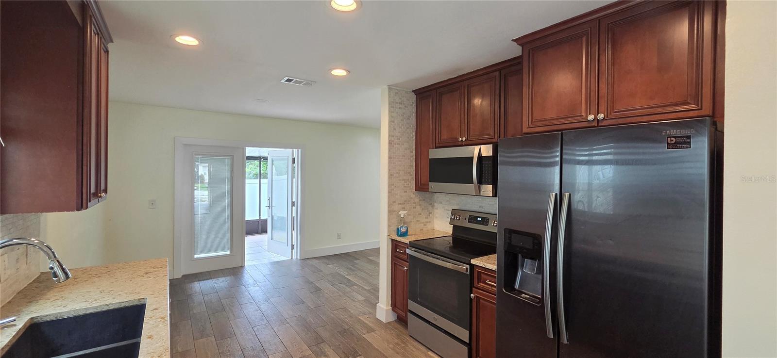 7920 GEORGE WASHINGTON LN — photo 12