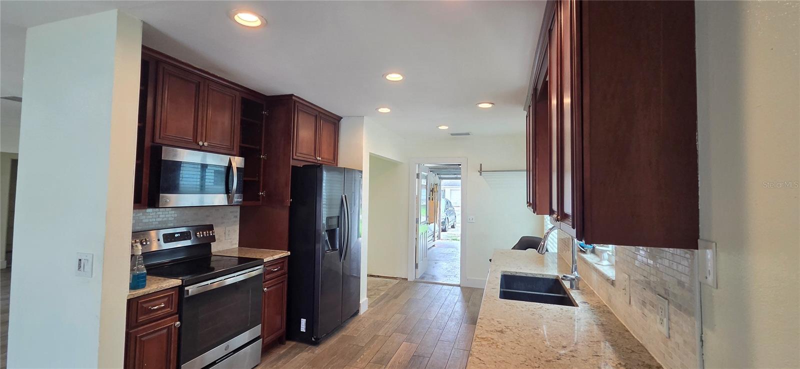 7920 GEORGE WASHINGTON LN — photo 9