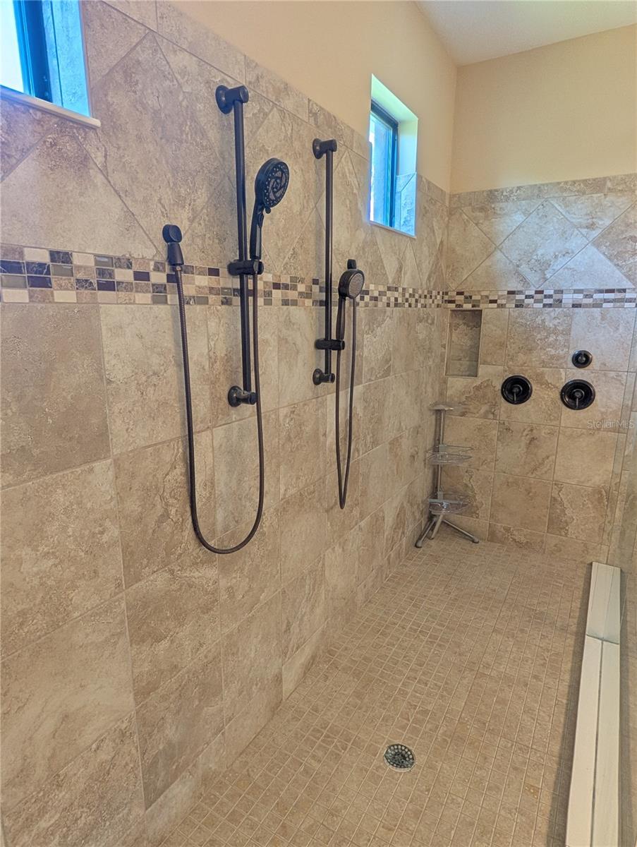 2372 VACCARO DR — photo 24