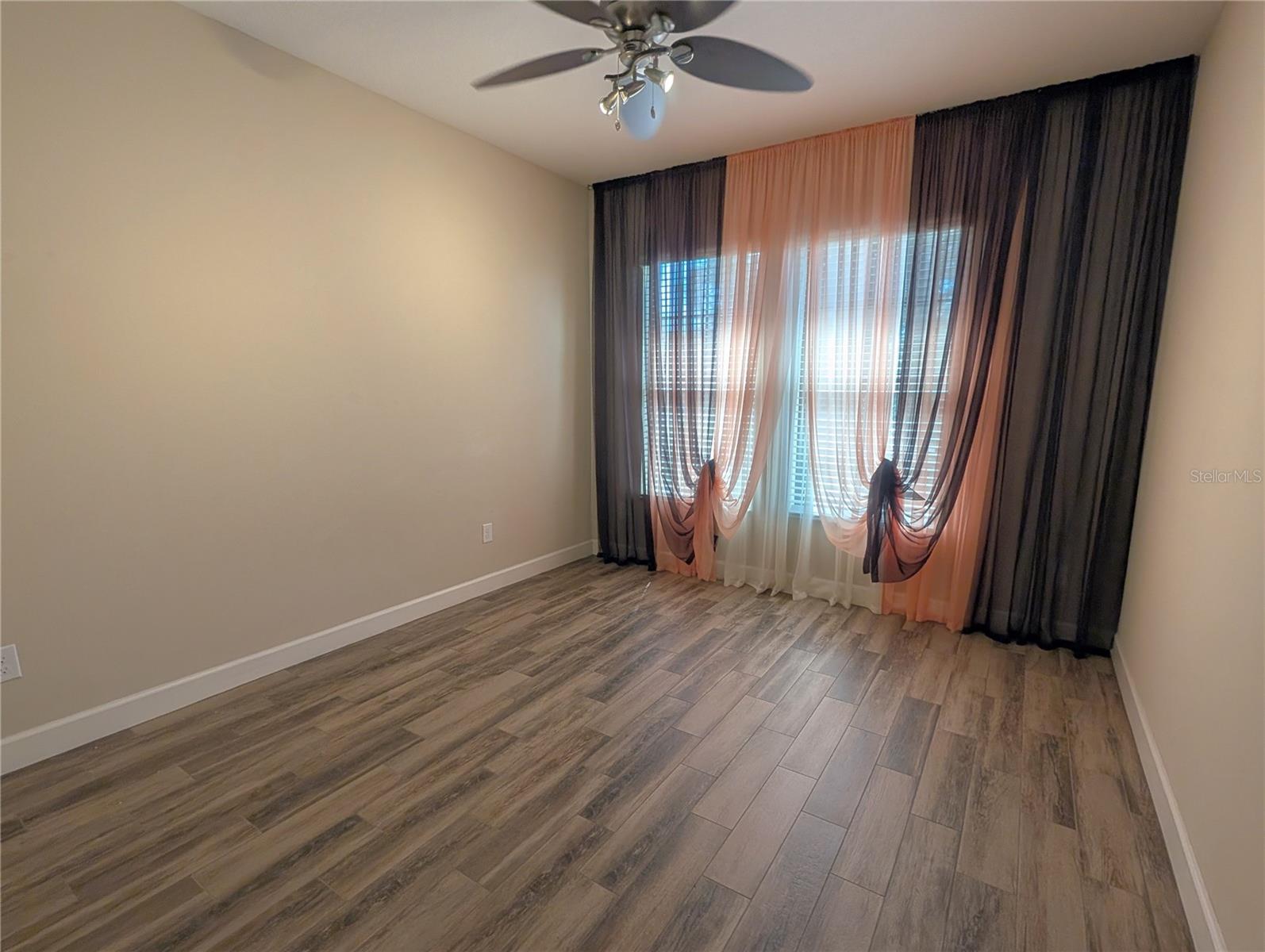 2372 VACCARO DR — photo 32