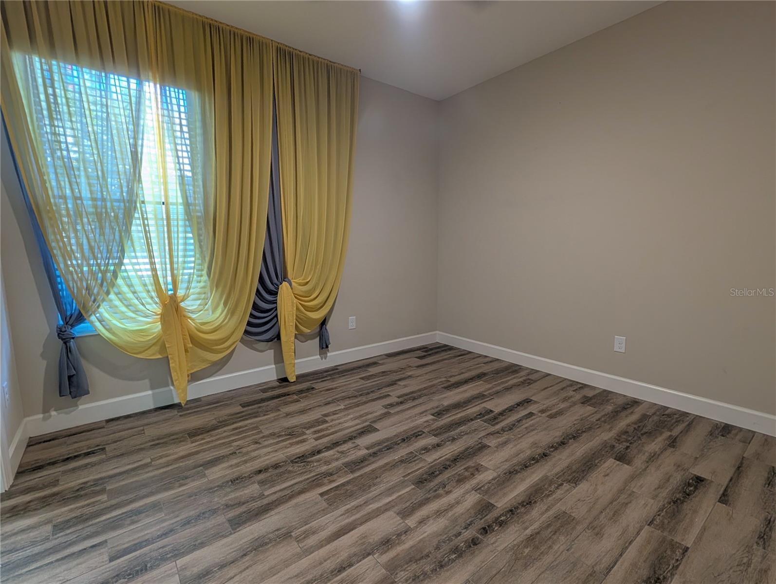 2372 VACCARO DR — photo 28