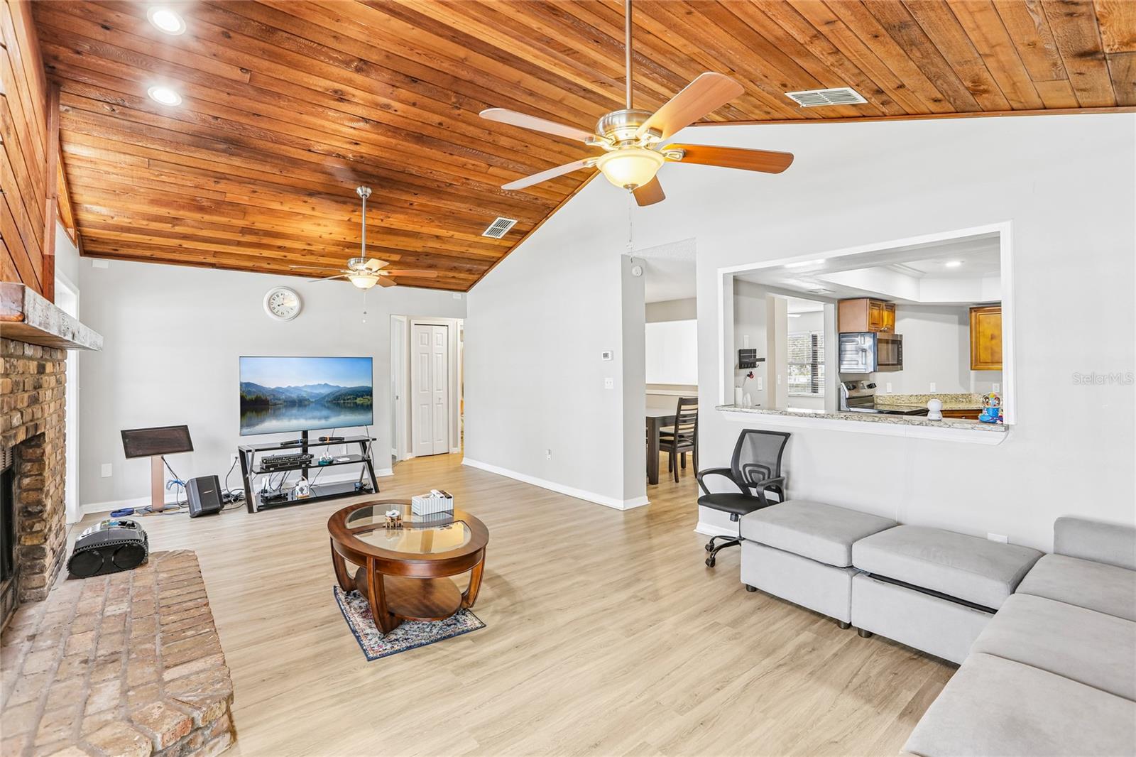 700 13TH CT SW — photo 9