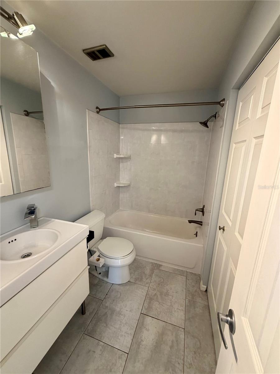 2400 FEATHER SOUND DR #1426 — photo 8