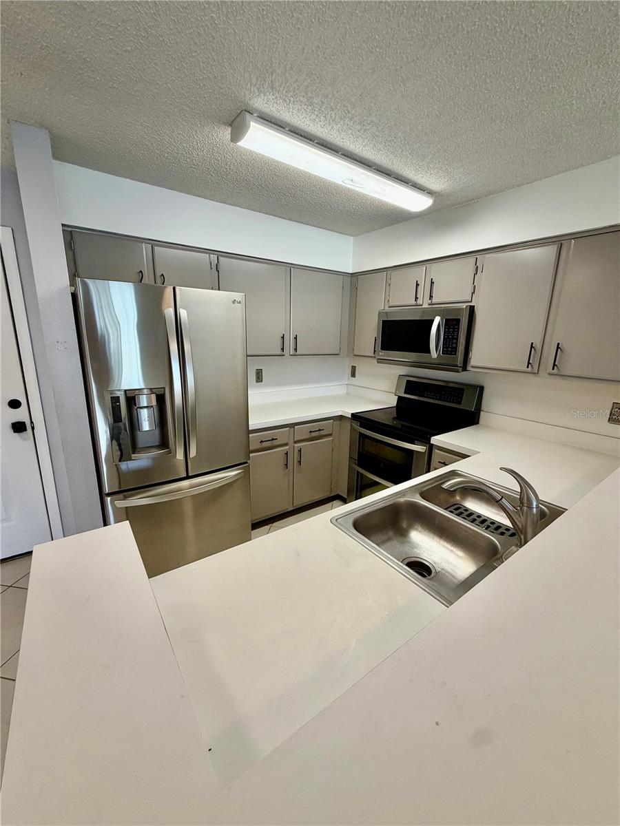 2400 FEATHER SOUND DR #1426 — photo 3