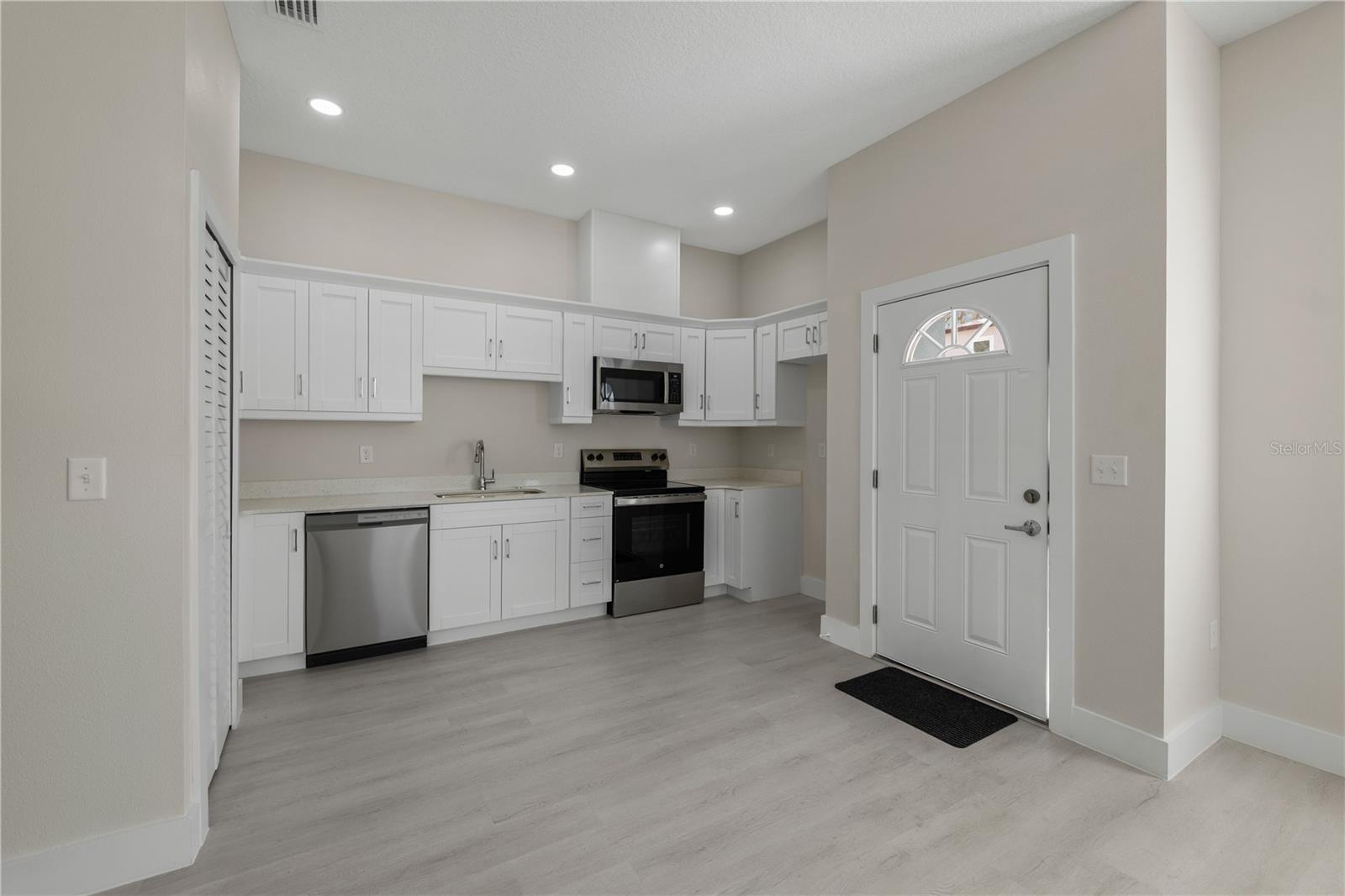 6976 BELLTREE CIR — photo 14