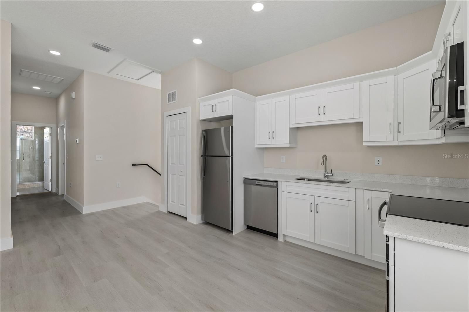 6976 BELLTREE CIR — photo 36