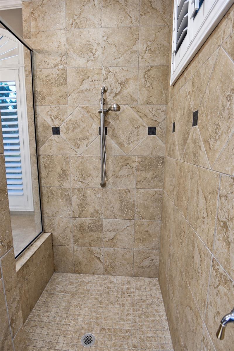 918 SHOALS LANDING DR — photo 36
