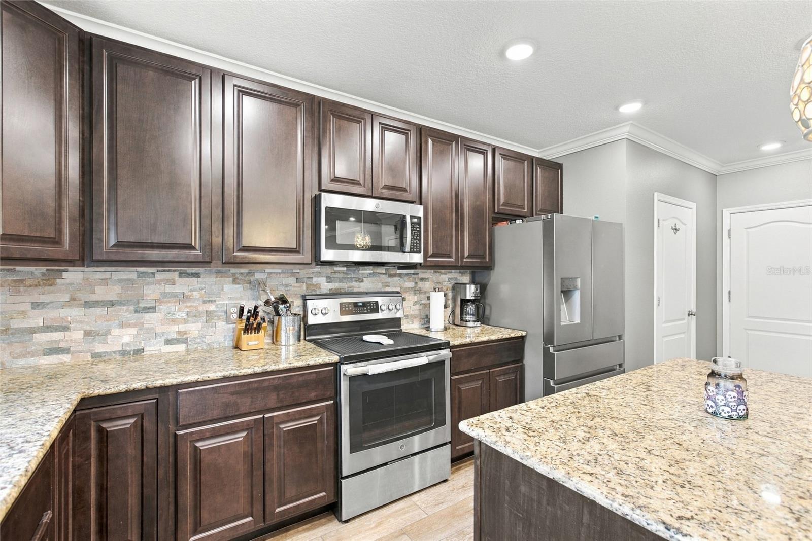 7945 OLIVE BROOK DR — photo 14