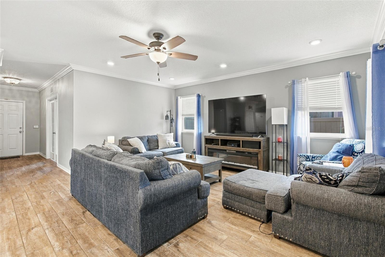 7945 OLIVE BROOK DR — photo 8